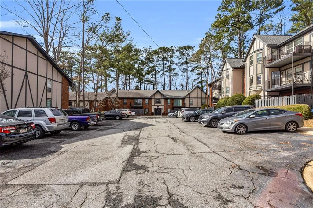 6851 Roswell Road Unit A21, Sandy Springs, Georgia 30328, 2 Bedrooms Bedrooms, ,2 BathroomsBathrooms,Residential,Sold,6851 Roswell Road Unit A21,7178233