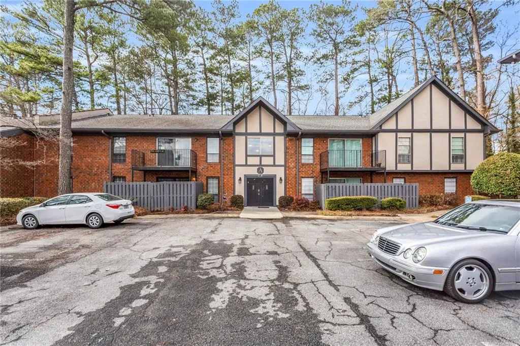 6851 Roswell Road Unit A21, Sandy Springs, Georgia 30328, 2 Bedrooms Bedrooms, ,2 BathroomsBathrooms,Residential,Sold,6851 Roswell Road Unit A21,7178233
