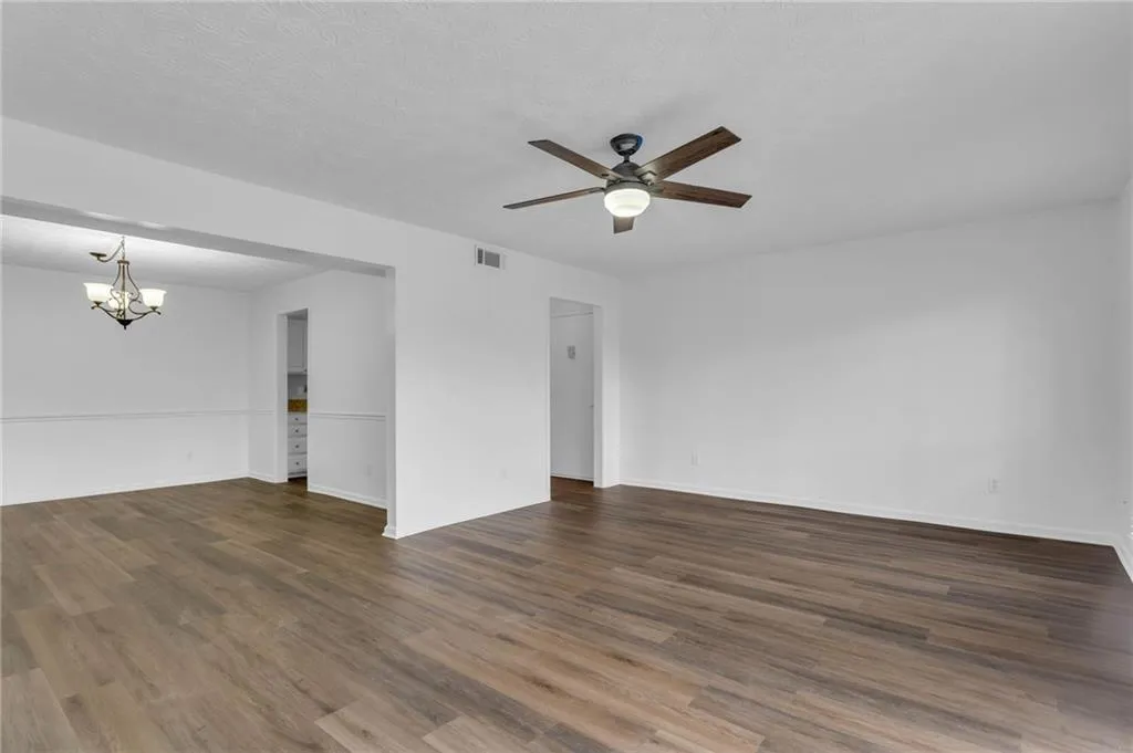 6851 Roswell Road Unit A21, Sandy Springs, Georgia 30328, 2 Bedrooms Bedrooms, ,2 BathroomsBathrooms,Residential,Sold,6851 Roswell Road Unit A21,7178233