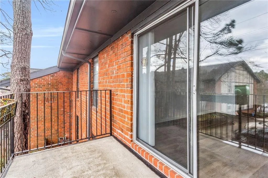 6851 Roswell Road Unit A21, Sandy Springs, Georgia 30328, 2 Bedrooms Bedrooms, ,2 BathroomsBathrooms,Residential,Sold,6851 Roswell Road Unit A21,7178233