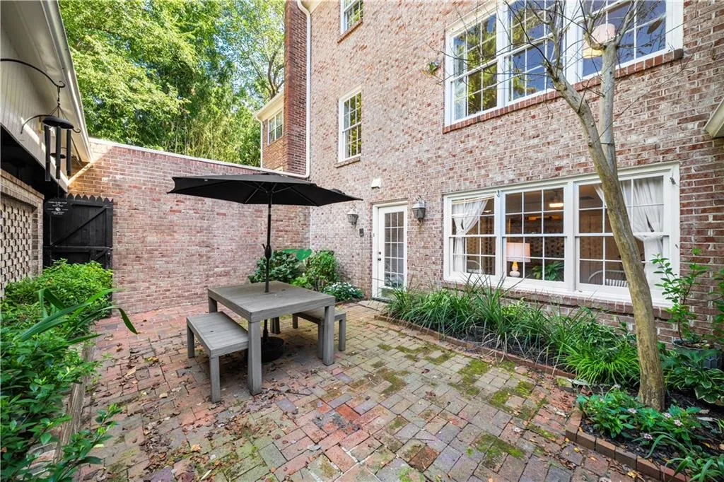 3050 Margaret Mitchell Drive Unit 16, Atlanta, Georgia 30327, 3 Bedrooms Bedrooms, ,3 BathroomsBathrooms,Residential,For Sale,3050 Margaret Mitchell Drive Unit 16,7656003