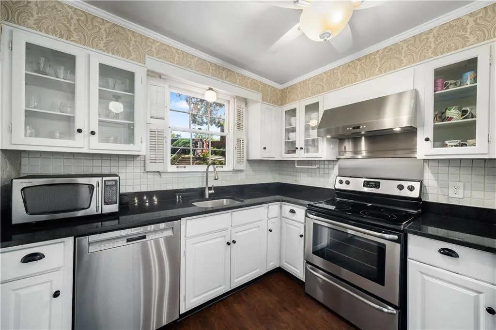 3050 Margaret Mitchell Drive Unit 16, Atlanta, Georgia 30327, 3 Bedrooms Bedrooms, ,3 BathroomsBathrooms,Residential,For Sale,3050 Margaret Mitchell Drive Unit 16,7656003