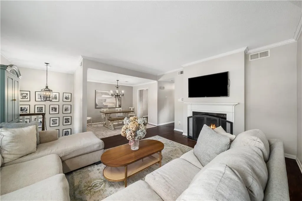 3050 Margaret Mitchell Drive Unit 16, Atlanta, Georgia 30327, 3 Bedrooms Bedrooms, ,3 BathroomsBathrooms,Residential,For Sale,3050 Margaret Mitchell Drive Unit 16,7656003