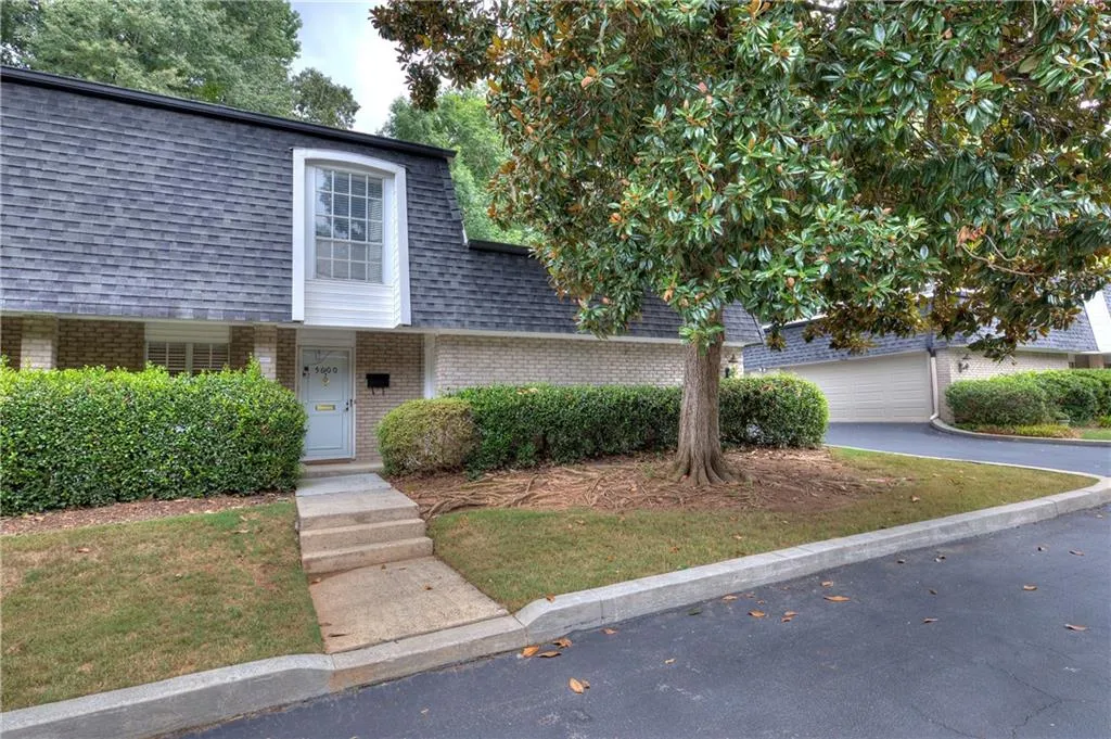 5600 Chemin De Vie, Sandy Springs, Georgia 30342, 2 Bedrooms Bedrooms, ,2 BathroomsBathrooms,Residential,Sold,5600 Chemin De Vie,7102316