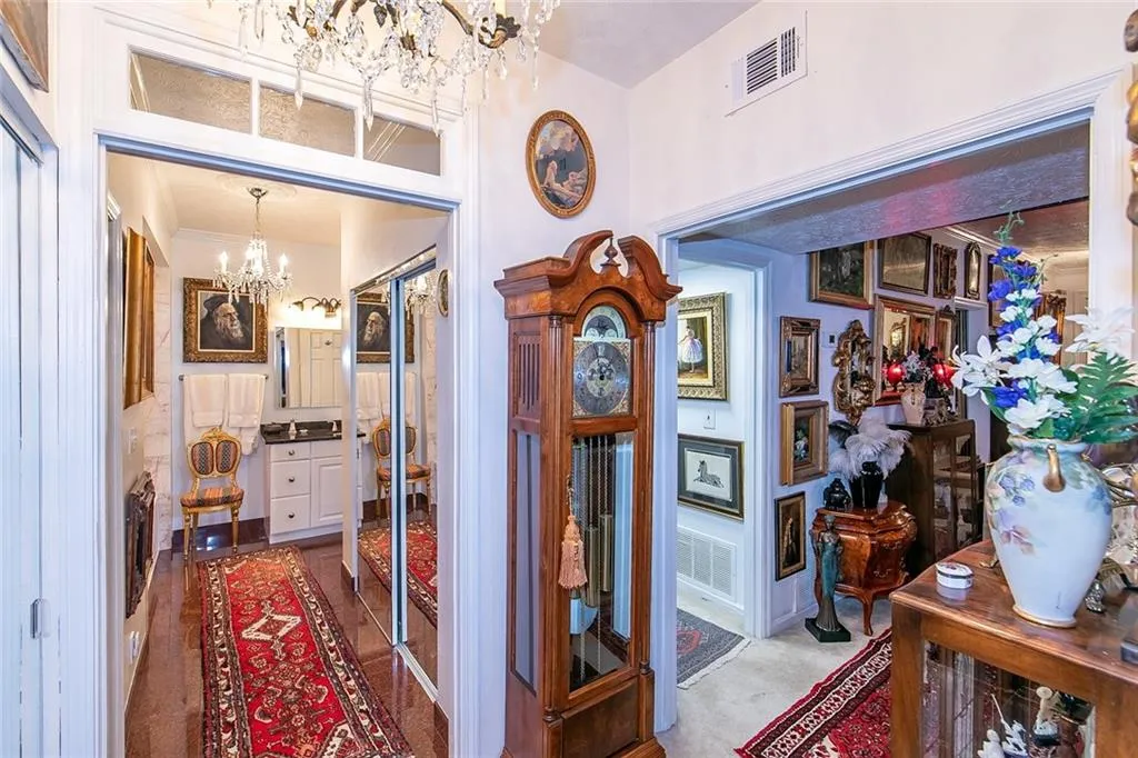 5525 Chemin De Vie, Sandy Springs, Georgia 30342, 2 Bedrooms Bedrooms, ,2 BathroomsBathrooms,Residential,Sold,5525 Chemin De Vie,7011505