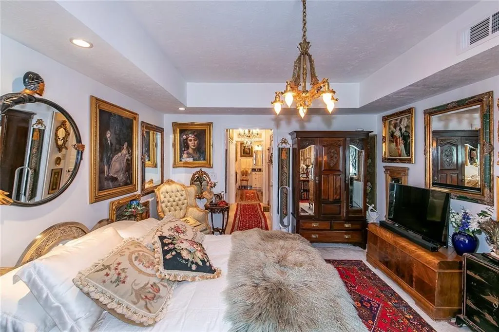 5525 Chemin De Vie, Sandy Springs, Georgia 30342, 2 Bedrooms Bedrooms, ,2 BathroomsBathrooms,Residential,Sold,5525 Chemin De Vie,7011505