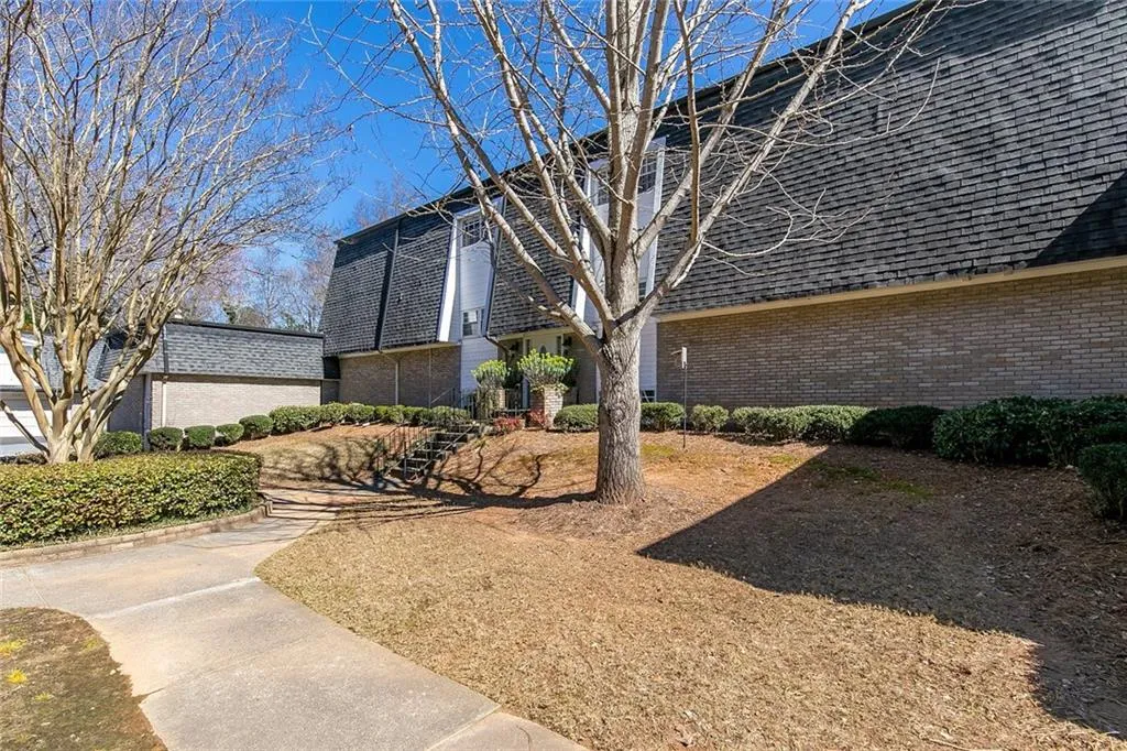 5525 Chemin De Vie, Sandy Springs, Georgia 30342, 2 Bedrooms Bedrooms, ,2 BathroomsBathrooms,Residential,Sold,5525 Chemin De Vie,7011505