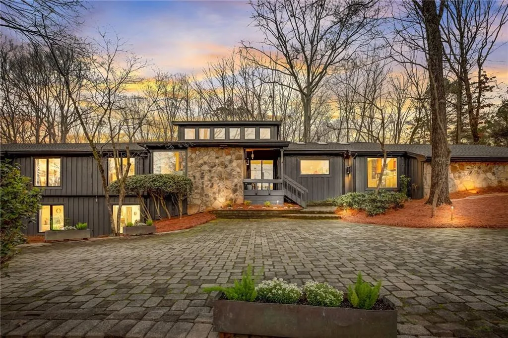 9480 Huntcliff Trace, Sandy Springs, Georgia 30350, 6 Bedrooms Bedrooms, ,4 BathroomsBathrooms,Residential,Sold,9480 Huntcliff Trace,7349493