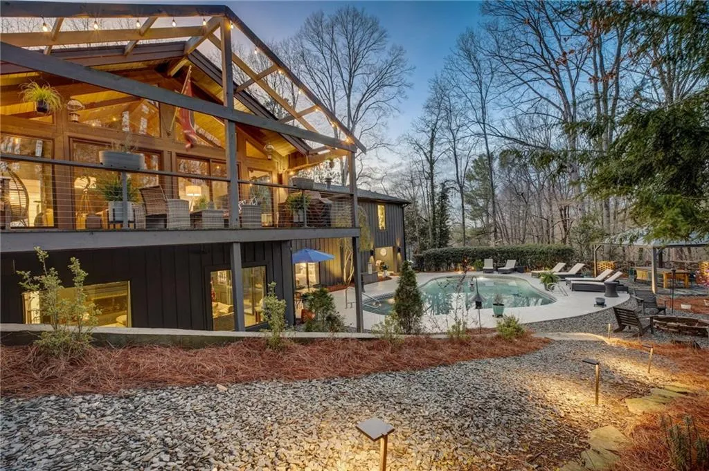 9480 Huntcliff Trace, Sandy Springs, Georgia 30350, 6 Bedrooms Bedrooms, ,4 BathroomsBathrooms,Residential,Sold,9480 Huntcliff Trace,7349493