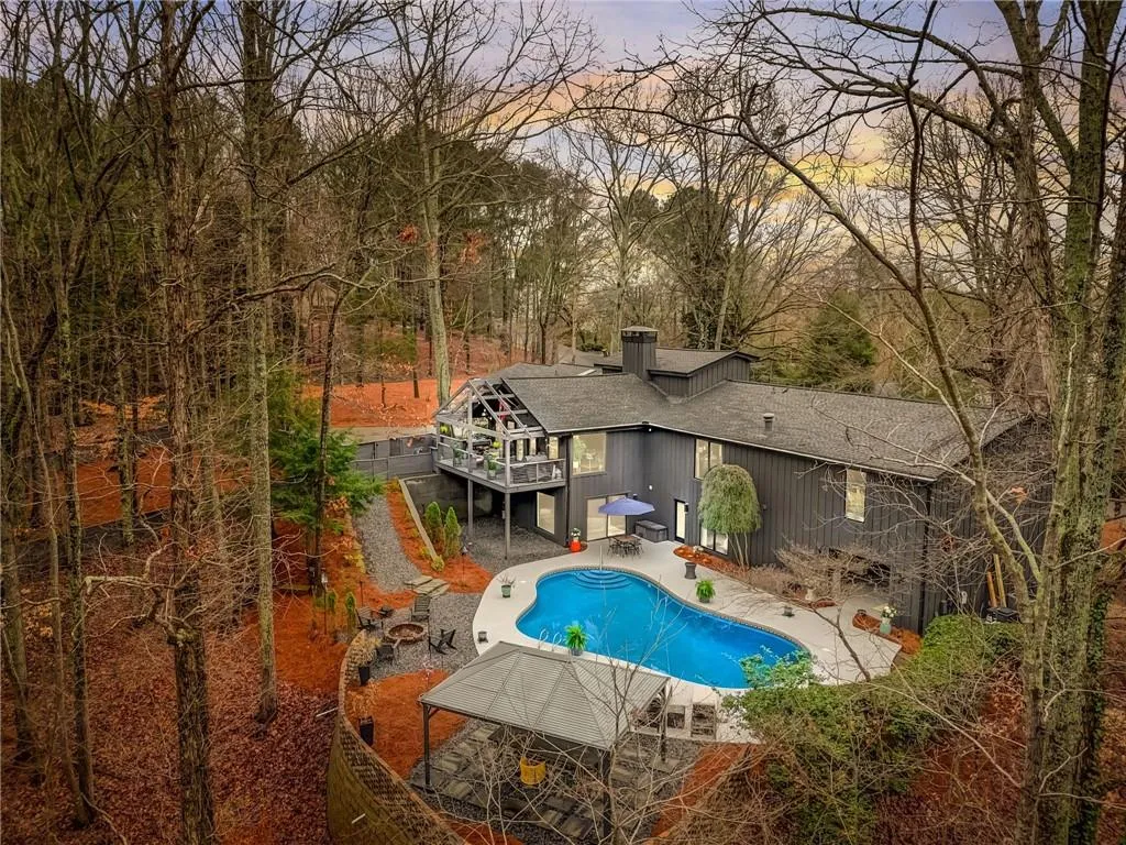 9480 Huntcliff Trace, Sandy Springs, Georgia 30350, 6 Bedrooms Bedrooms, ,4 BathroomsBathrooms,Residential,Sold,9480 Huntcliff Trace,7349493