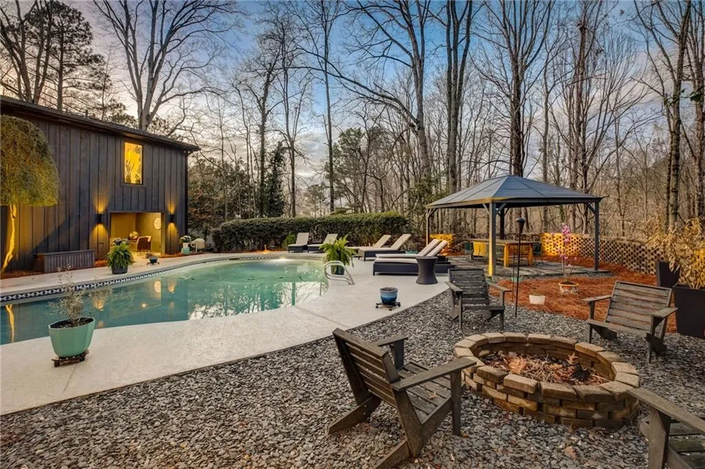 9480 Huntcliff Trace, Sandy Springs, Georgia 30350, 6 Bedrooms Bedrooms, ,4 BathroomsBathrooms,Residential,Sold,9480 Huntcliff Trace,7349493