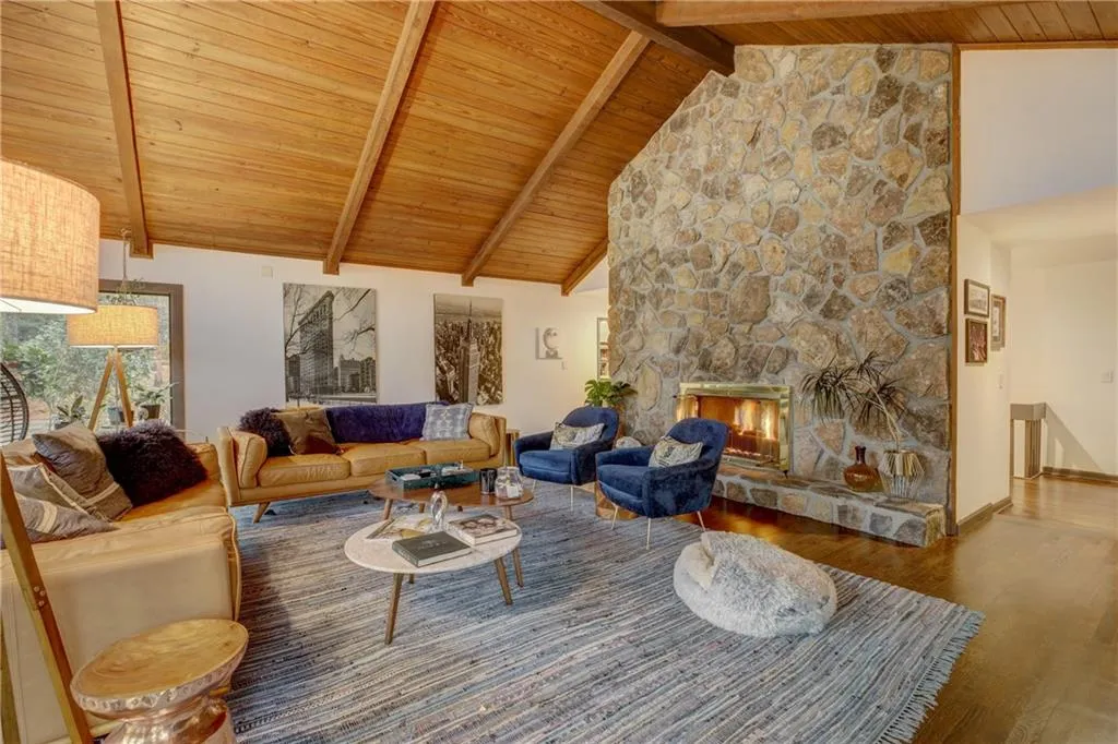 9480 Huntcliff Trace, Sandy Springs, Georgia 30350, 6 Bedrooms Bedrooms, ,4 BathroomsBathrooms,Residential,Sold,9480 Huntcliff Trace,7349493