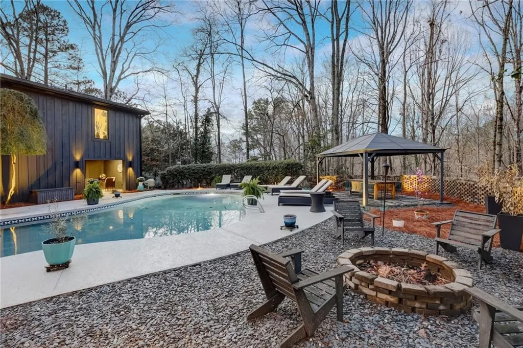 9480 Huntcliff Trace, Sandy Springs, Georgia 30350, 6 Bedrooms Bedrooms, ,4 BathroomsBathrooms,Residential,Sold,9480 Huntcliff Trace,7349493