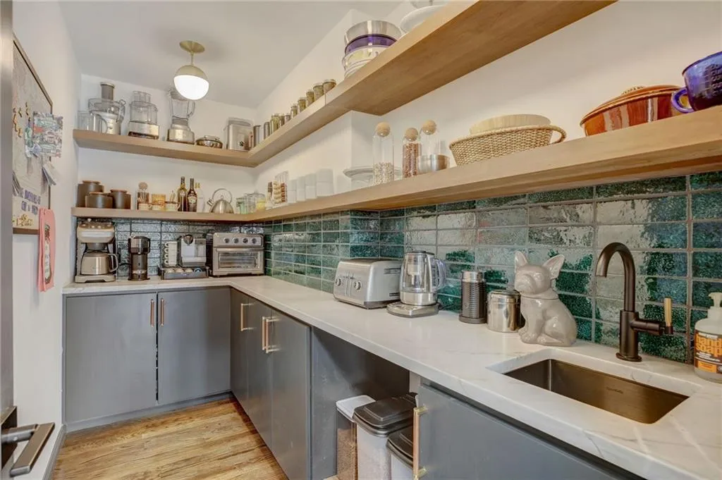 9480 Huntcliff Trace, Sandy Springs, Georgia 30350, 6 Bedrooms Bedrooms, ,4 BathroomsBathrooms,Residential,Sold,9480 Huntcliff Trace,7349493