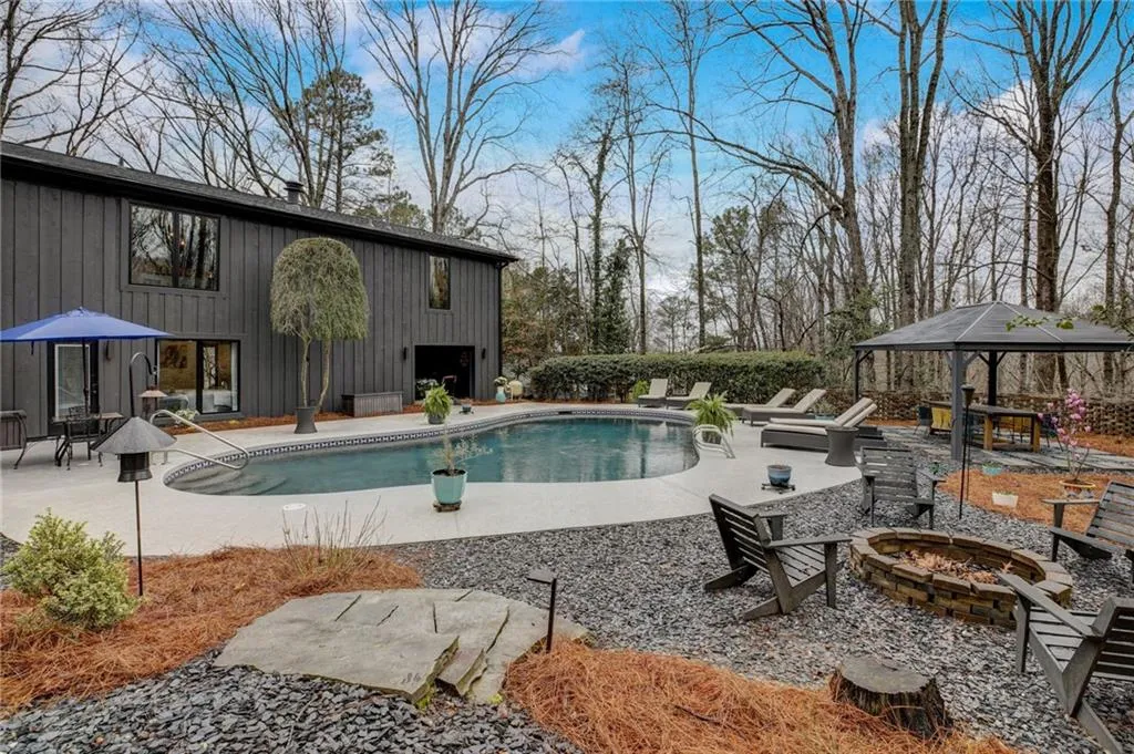 9480 Huntcliff Trace, Sandy Springs, Georgia 30350, 6 Bedrooms Bedrooms, ,4 BathroomsBathrooms,Residential,Sold,9480 Huntcliff Trace,7349493