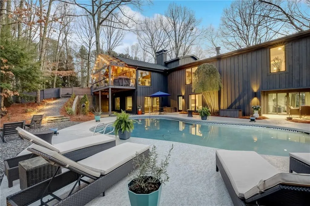 9480 Huntcliff Trace, Sandy Springs, Georgia 30350, 6 Bedrooms Bedrooms, ,4 BathroomsBathrooms,Residential,Sold,9480 Huntcliff Trace,7349493