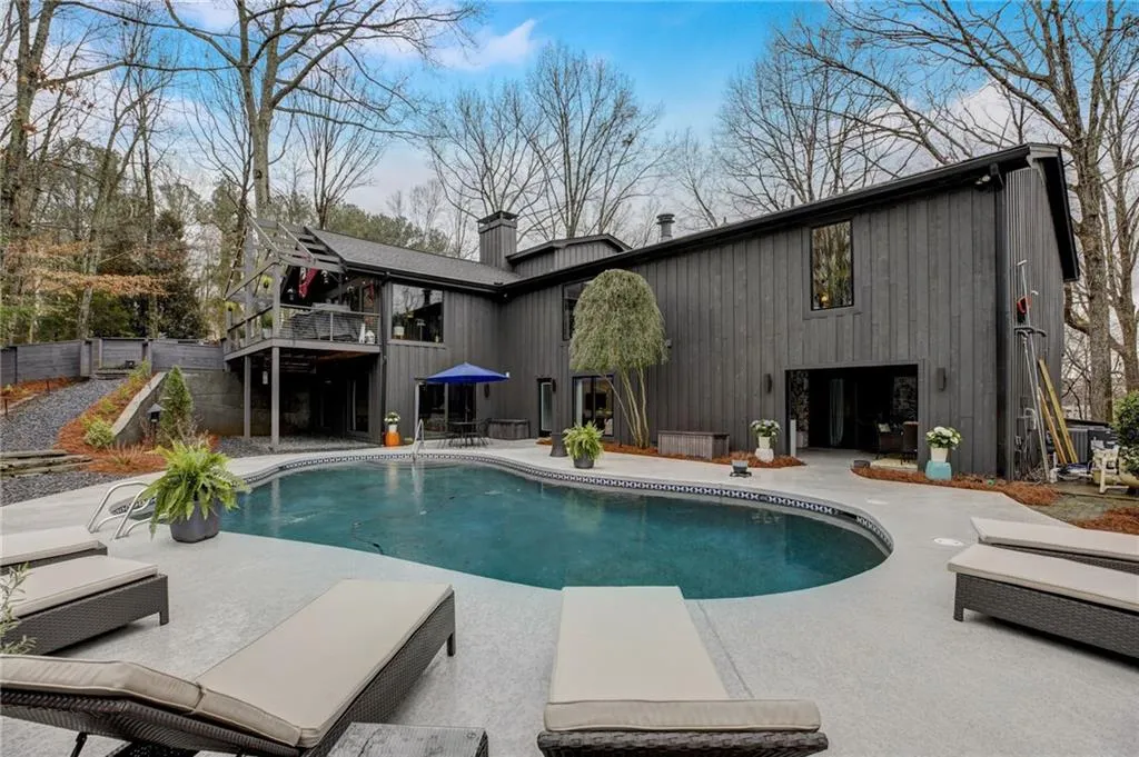 9480 Huntcliff Trace, Sandy Springs, Georgia 30350, 6 Bedrooms Bedrooms, ,4 BathroomsBathrooms,Residential,Sold,9480 Huntcliff Trace,7349493