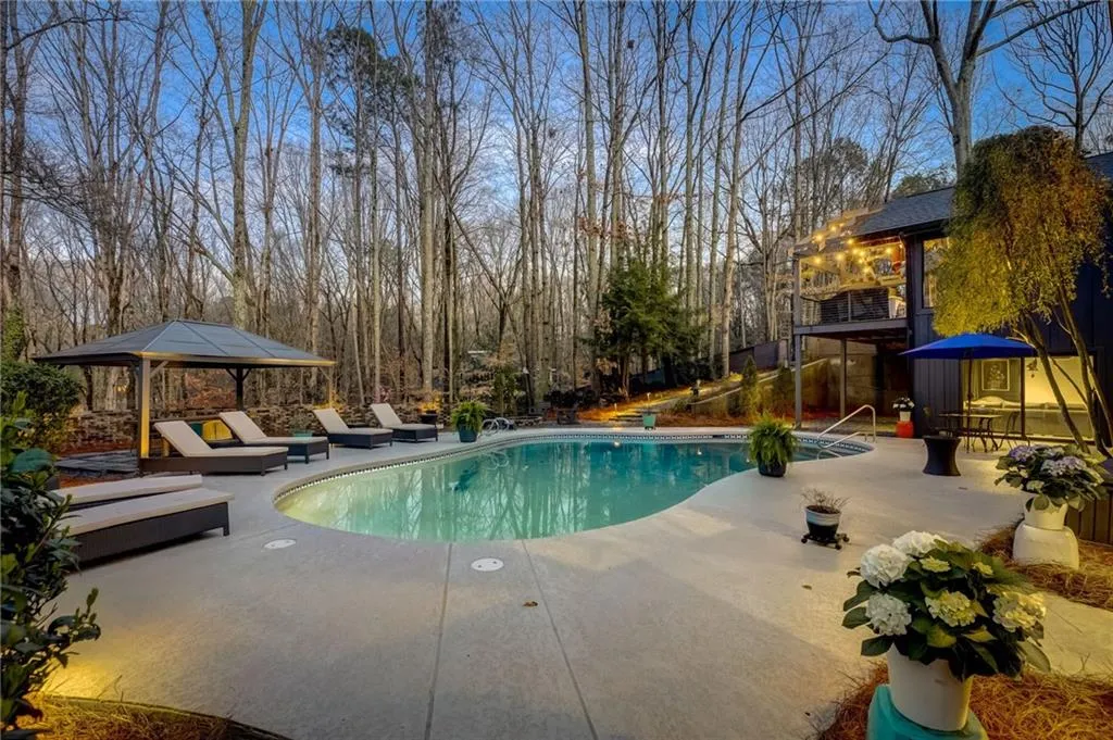 9480 Huntcliff Trace, Sandy Springs, Georgia 30350, 6 Bedrooms Bedrooms, ,4 BathroomsBathrooms,Residential,Sold,9480 Huntcliff Trace,7349493