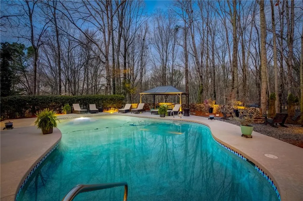 9480 Huntcliff Trace, Sandy Springs, Georgia 30350, 6 Bedrooms Bedrooms, ,4 BathroomsBathrooms,Residential,Sold,9480 Huntcliff Trace,7349493