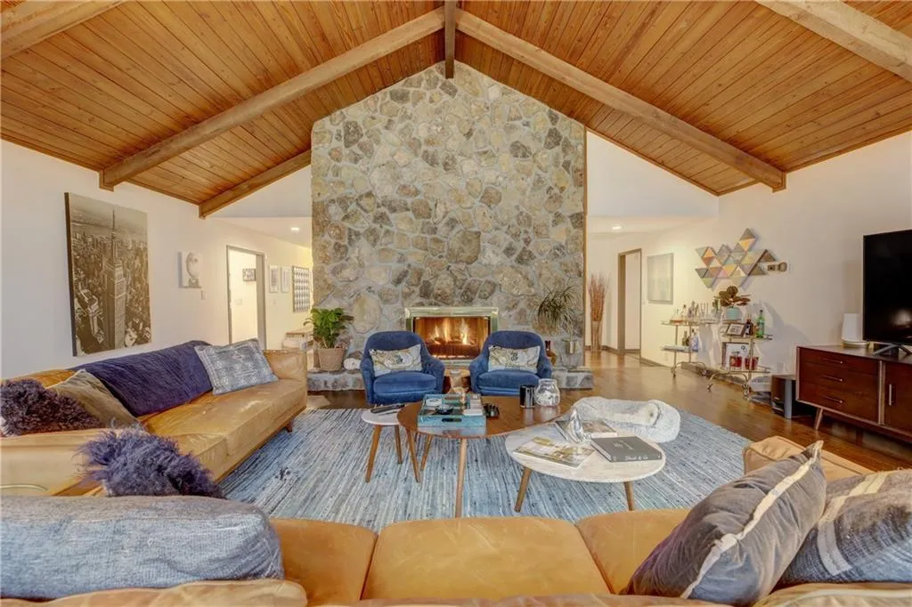 9480 Huntcliff Trace, Sandy Springs, Georgia 30350, 6 Bedrooms Bedrooms, ,4 BathroomsBathrooms,Residential,Sold,9480 Huntcliff Trace,7349493