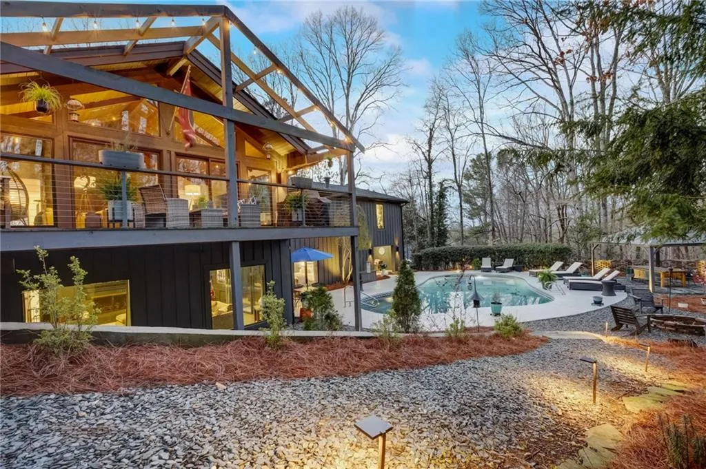 9480 Huntcliff Trace, Sandy Springs, Georgia 30350, 6 Bedrooms Bedrooms, ,4 BathroomsBathrooms,Residential,Sold,9480 Huntcliff Trace,7349493