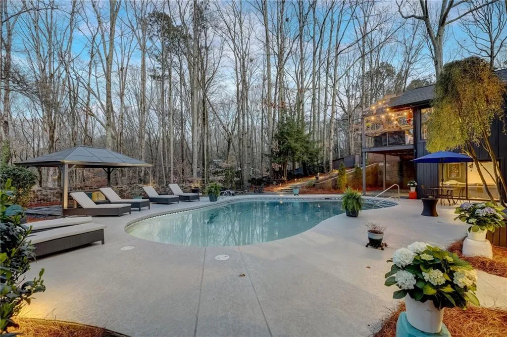 9480 Huntcliff Trace, Sandy Springs, Georgia 30350, 6 Bedrooms Bedrooms, ,4 BathroomsBathrooms,Residential,Sold,9480 Huntcliff Trace,7349493