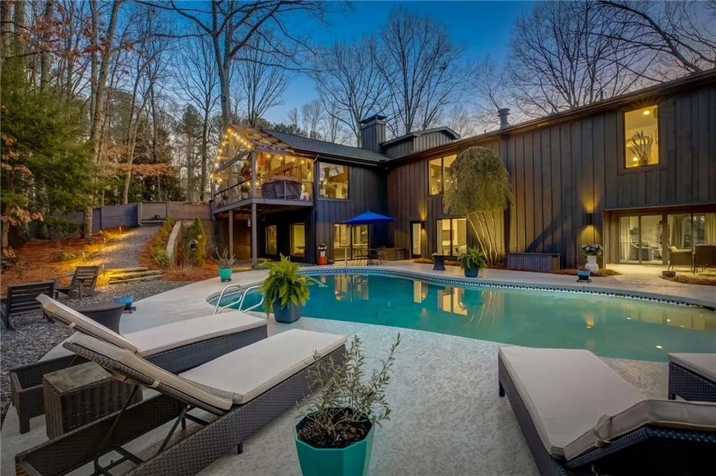 9480 Huntcliff Trace, Sandy Springs, Georgia 30350, 6 Bedrooms Bedrooms, ,4 BathroomsBathrooms,Residential,Sold,9480 Huntcliff Trace,7349493