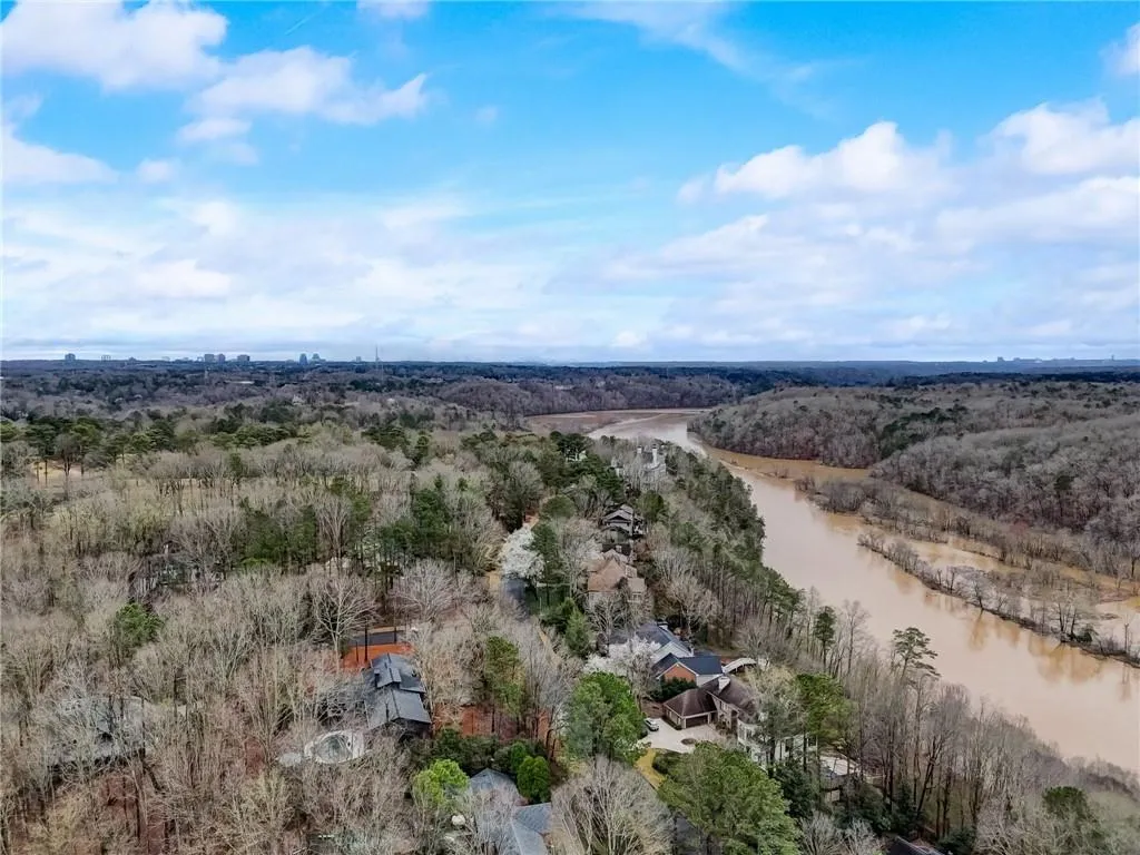 9480 Huntcliff Trace, Sandy Springs, Georgia 30350, 6 Bedrooms Bedrooms, ,4 BathroomsBathrooms,Residential,Sold,9480 Huntcliff Trace,7349493