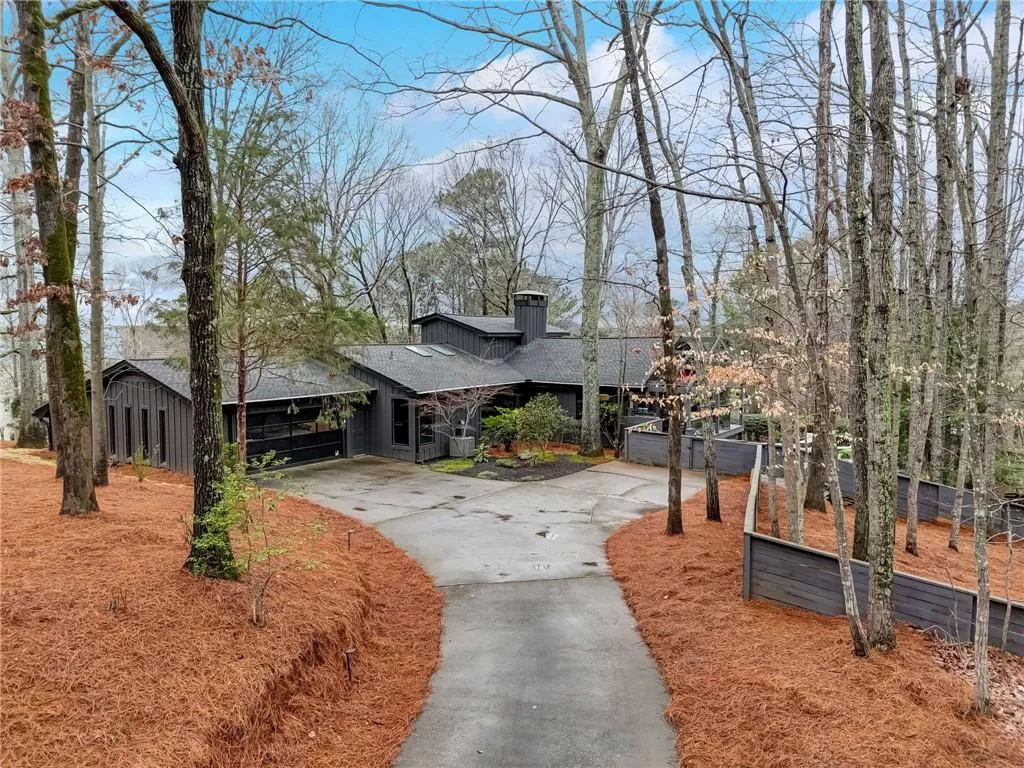 9480 Huntcliff Trace, Sandy Springs, Georgia 30350, 6 Bedrooms Bedrooms, ,4 BathroomsBathrooms,Residential,Sold,9480 Huntcliff Trace,7349493