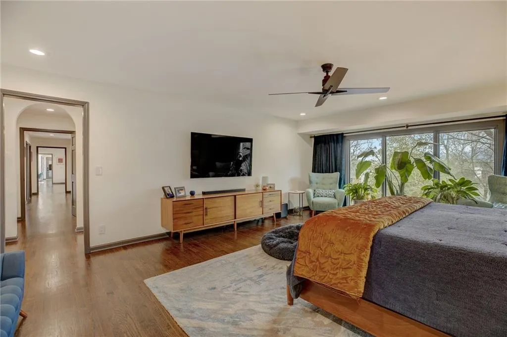 9480 Huntcliff Trace, Sandy Springs, Georgia 30350, 6 Bedrooms Bedrooms, ,4 BathroomsBathrooms,Residential,Sold,9480 Huntcliff Trace,7349493