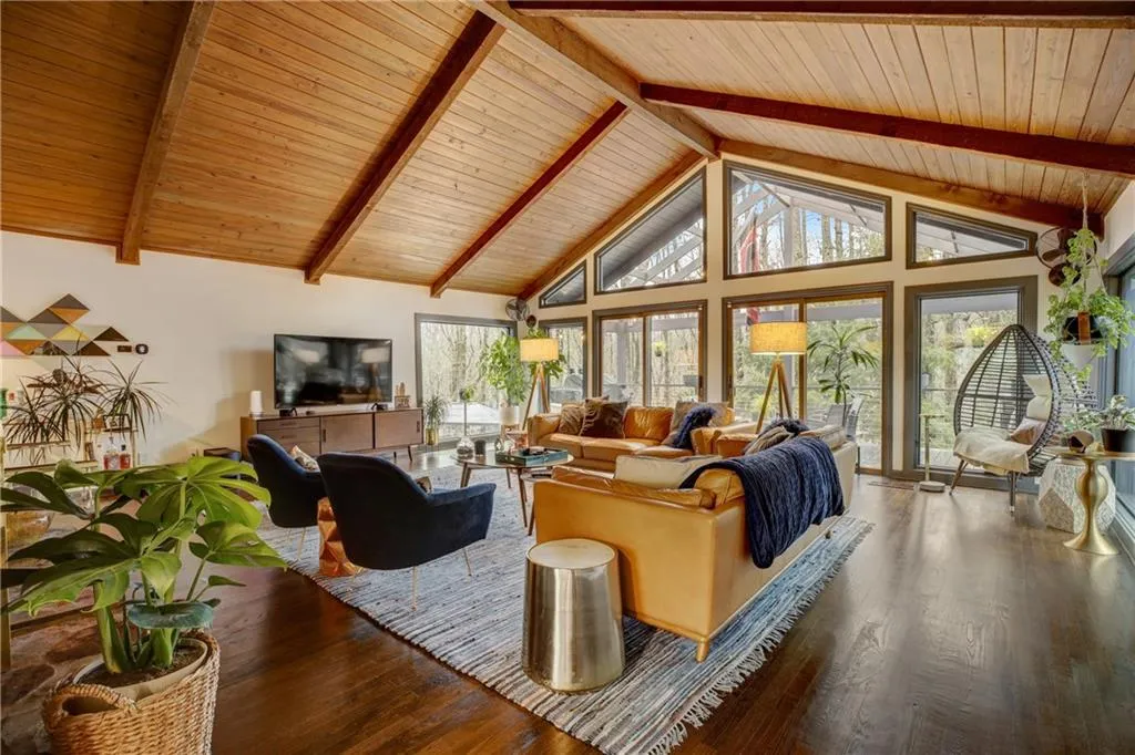 9480 Huntcliff Trace, Sandy Springs, Georgia 30350, 6 Bedrooms Bedrooms, ,4 BathroomsBathrooms,Residential,Sold,9480 Huntcliff Trace,7349493