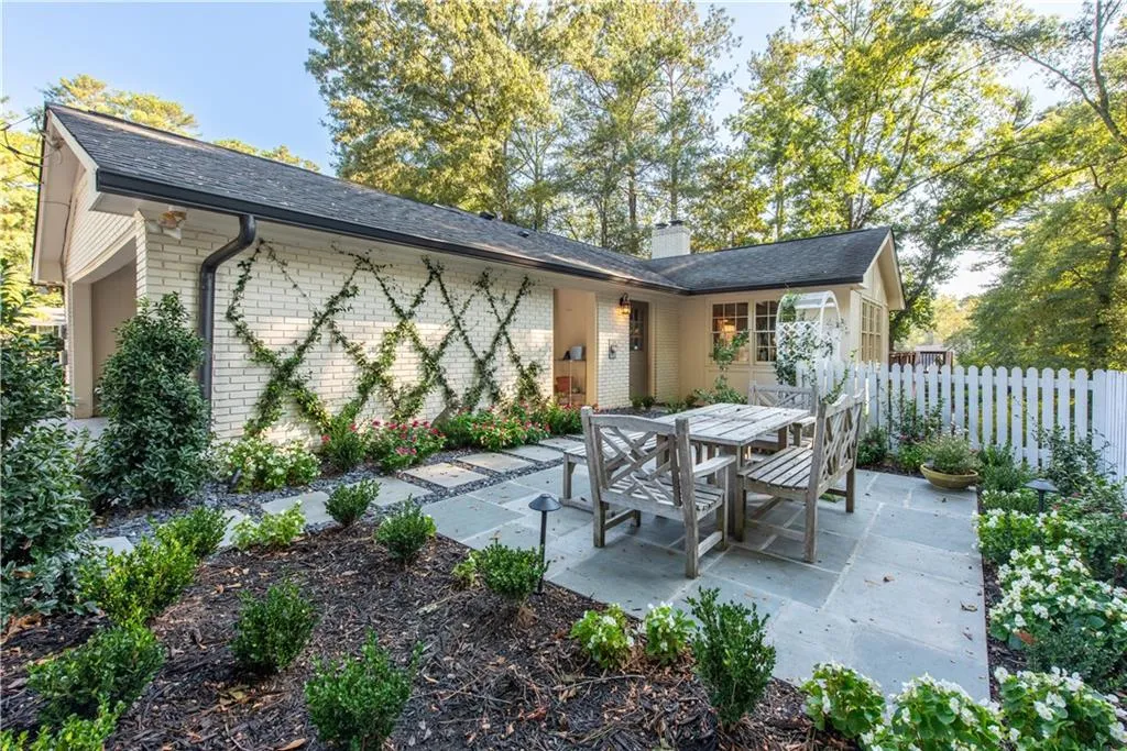 755 Northland Court, Atlanta, Georgia 30342, 5 Bedrooms Bedrooms, ,3 BathroomsBathrooms,Residential,Sold,755 Northland Court,7482217