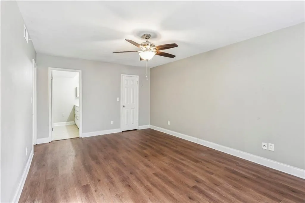 6851 Roswell Road Unit I11, Atlanta, Georgia 30328, 3 Bedrooms Bedrooms, ,2 BathroomsBathrooms,Residential,For Sale,6851 Roswell Road Unit I11,7696689