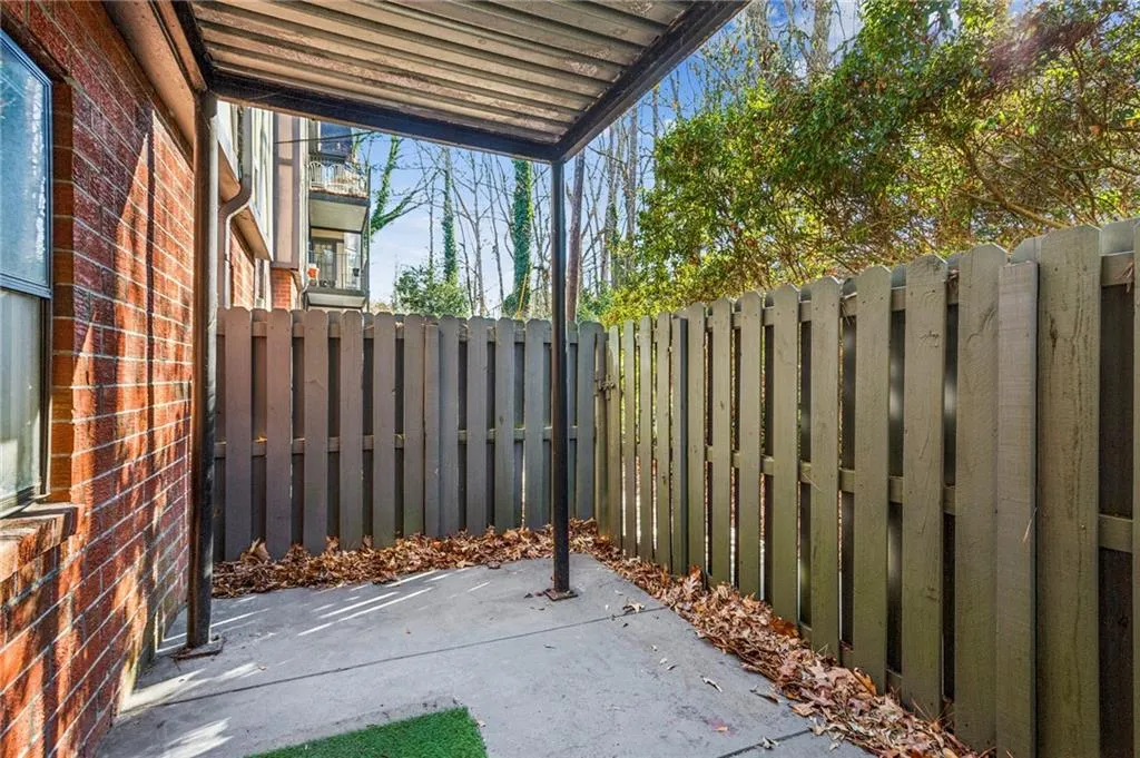 6851 Roswell Road Unit I11, Atlanta, Georgia 30328, 3 Bedrooms Bedrooms, ,2 BathroomsBathrooms,Residential,For Sale,6851 Roswell Road Unit I11,7696689