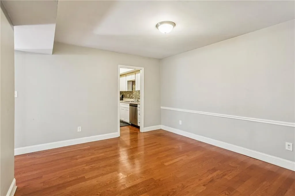 6851 Roswell Road Unit I11, Atlanta, Georgia 30328, 3 Bedrooms Bedrooms, ,2 BathroomsBathrooms,Residential,For Sale,6851 Roswell Road Unit I11,7696689