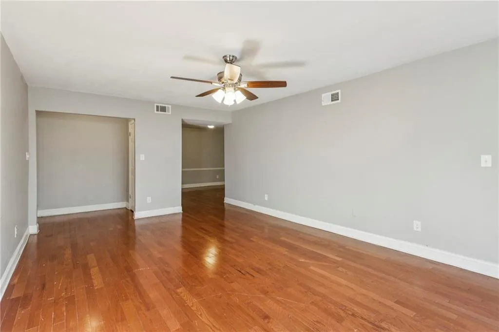 6851 Roswell Road Unit I11, Atlanta, Georgia 30328, 3 Bedrooms Bedrooms, ,2 BathroomsBathrooms,Residential,For Sale,6851 Roswell Road Unit I11,7696689