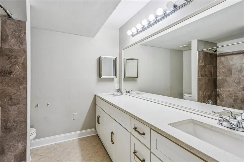 6851 Roswell Road Unit I11, Atlanta, Georgia 30328, 3 Bedrooms Bedrooms, ,2 BathroomsBathrooms,Residential,For Sale,6851 Roswell Road Unit I11,7696689