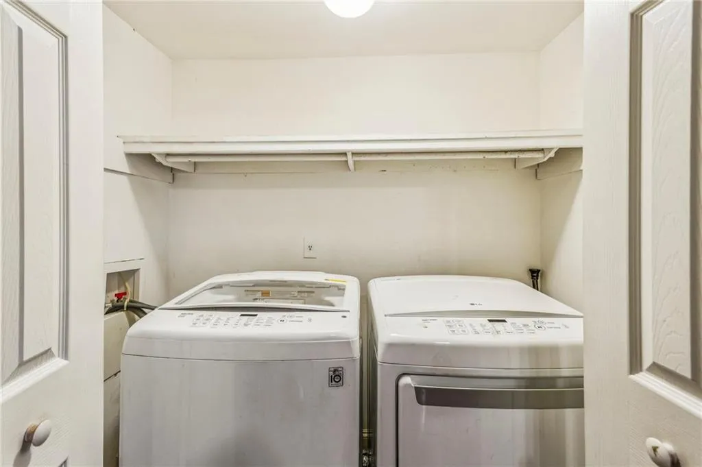 6851 Roswell Road Unit I11, Atlanta, Georgia 30328, 3 Bedrooms Bedrooms, ,2 BathroomsBathrooms,Residential,For Sale,6851 Roswell Road Unit I11,7696689