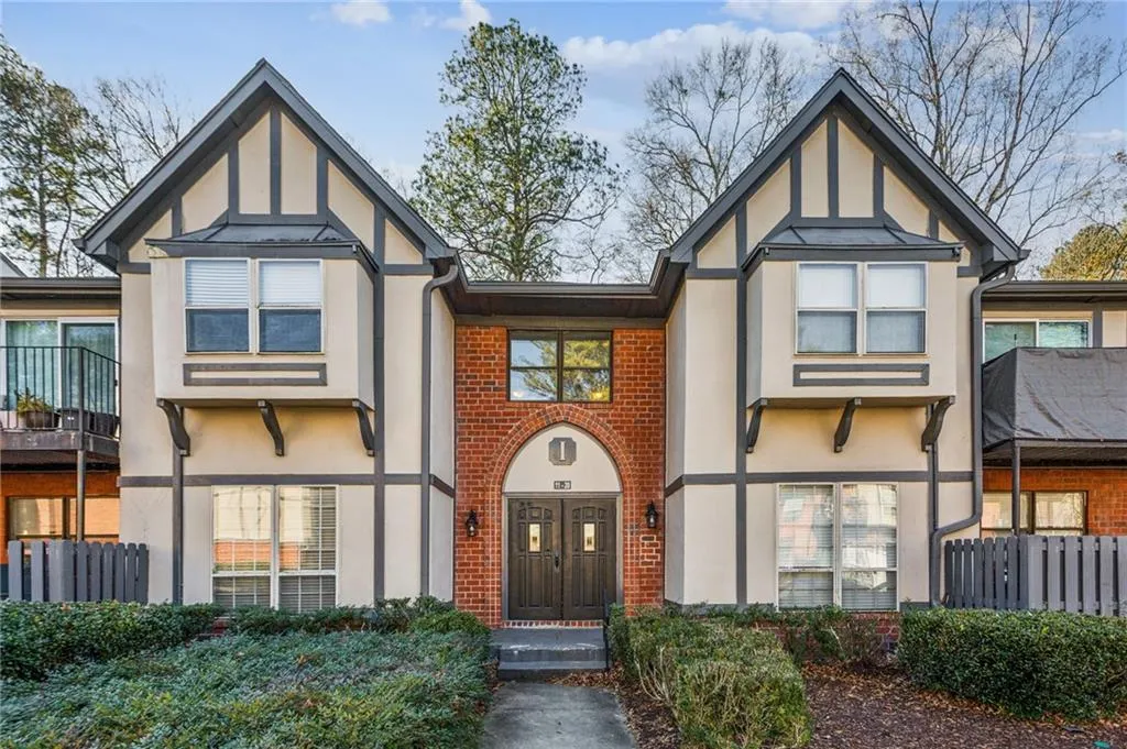 6851 Roswell Road Unit I11, Atlanta, Georgia 30328, 3 Bedrooms Bedrooms, ,2 BathroomsBathrooms,Residential,For Sale,6851 Roswell Road Unit I11,7696689
