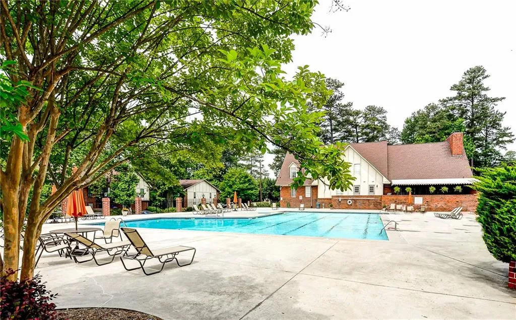 6851 Roswell Road Unit I11, Atlanta, Georgia 30328, 3 Bedrooms Bedrooms, ,2 BathroomsBathrooms,Residential,For Sale,6851 Roswell Road Unit I11,7696689
