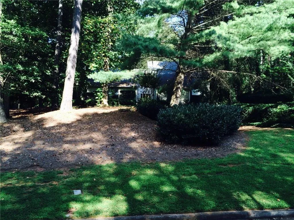 9500 Huntcliff Trace, Atlanta, Georgia 30350, 6 Bedrooms Bedrooms, ,4 BathroomsBathrooms,Residential,Sold,9500 Huntcliff Trace,6753338