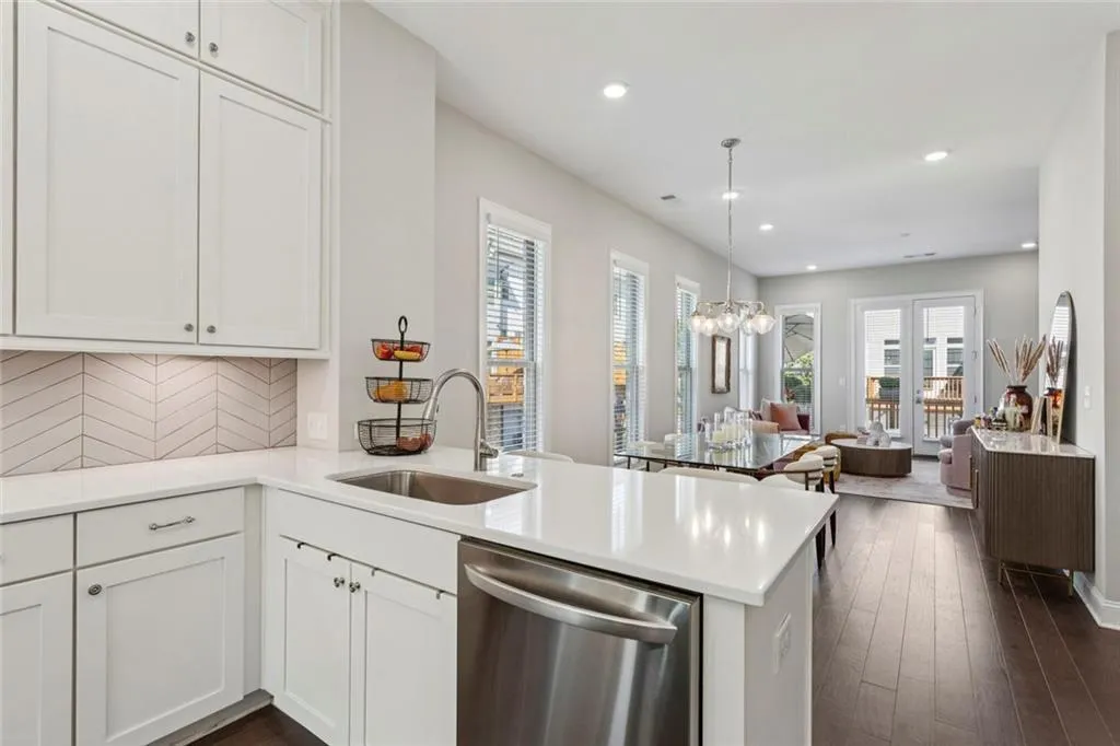 4219 Deming Circle, Sandy Springs, Georgia 30342, 2 Bedrooms Bedrooms, ,2 BathroomsBathrooms,Residential,For Sale,4219 Deming Circle,7691959