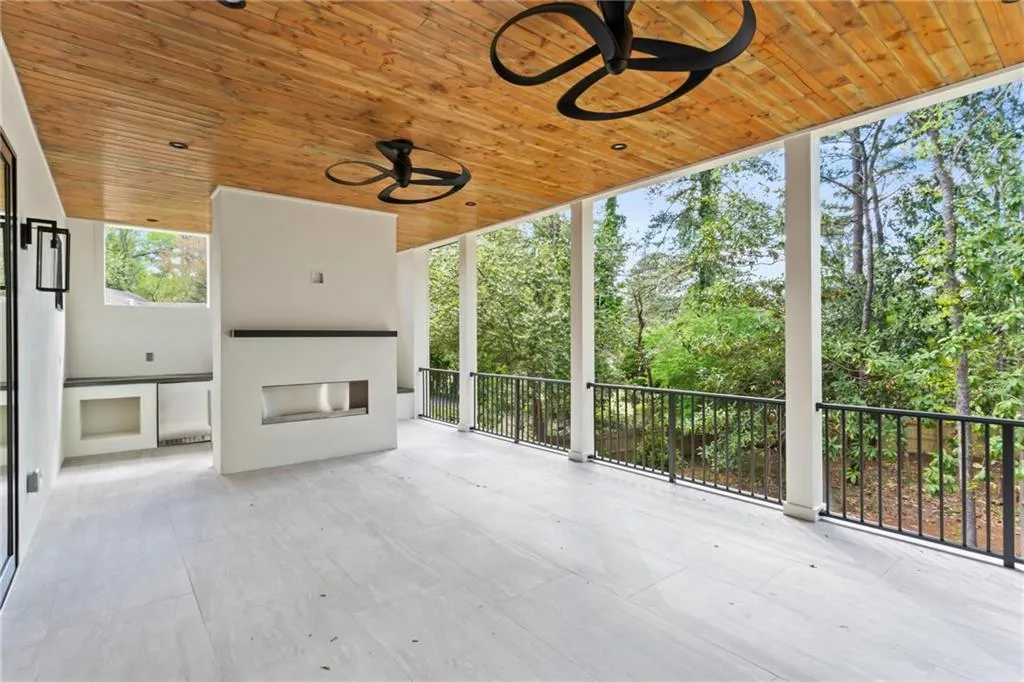 165 Underwood Drive, Atlanta, Georgia 30328, 6 Bedrooms Bedrooms, ,6 BathroomsBathrooms,Residential,Sold,165 Underwood Drive,7378451