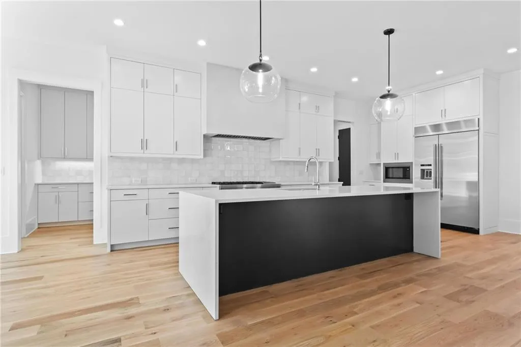 165 Underwood Drive, Atlanta, Georgia 30328, 6 Bedrooms Bedrooms, ,6 BathroomsBathrooms,Residential,Sold,165 Underwood Drive,7378451