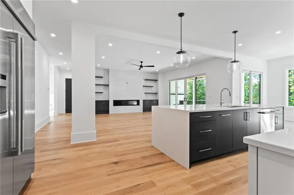 165 Underwood Drive, Atlanta, Georgia 30328, 6 Bedrooms Bedrooms, ,6 BathroomsBathrooms,Residential,Sold,165 Underwood Drive,7378451