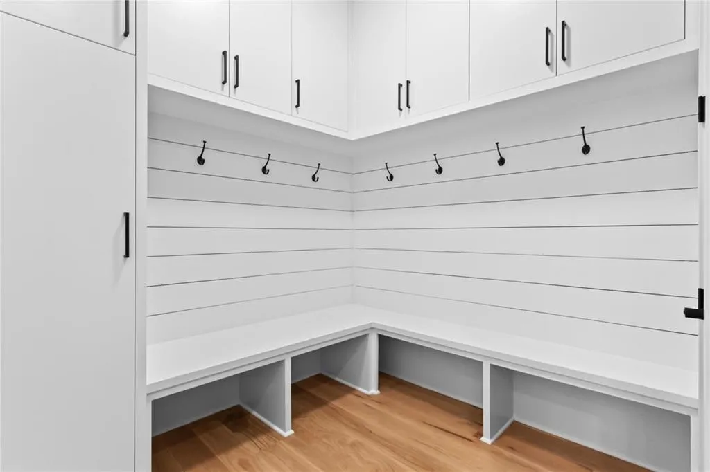 165 Underwood Drive, Atlanta, Georgia 30328, 6 Bedrooms Bedrooms, ,6 BathroomsBathrooms,Residential,Sold,165 Underwood Drive,7378451