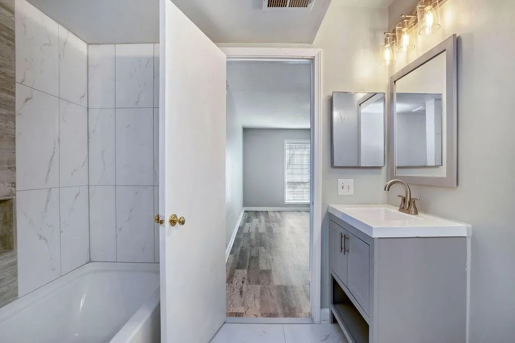 6851 Roswell Road Unit D25, Sandy Springs, Georgia 30328, 2 Bedrooms Bedrooms, ,2 BathroomsBathrooms,Residential,Sold,6851 Roswell Road Unit D25,7126614