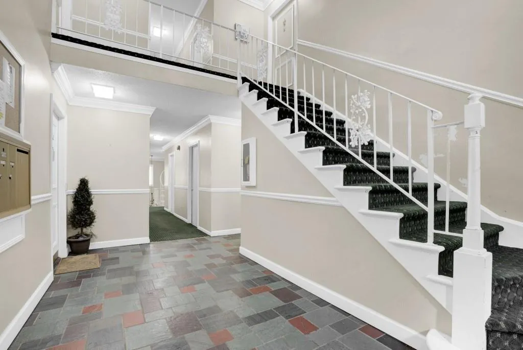 6851 Roswell Road Unit D25, Sandy Springs, Georgia 30328, 2 Bedrooms Bedrooms, ,2 BathroomsBathrooms,Residential,Sold,6851 Roswell Road Unit D25,7126614