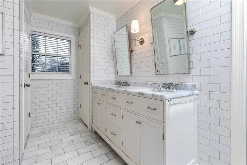 449 Carolwood Lane, Atlanta, Georgia 30342, 3 Bedrooms Bedrooms, ,3 BathroomsBathrooms,Residential,Sold,449 Carolwood Lane,6507543