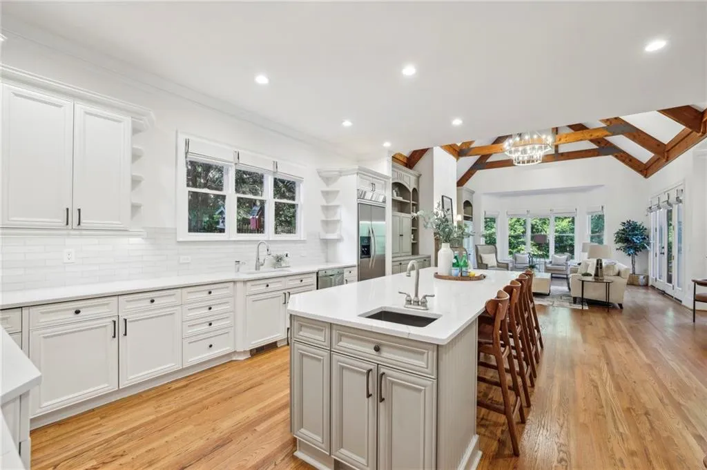 7798 Stables Drive, Atlanta, Georgia 30350, 6 Bedrooms Bedrooms, ,5 BathroomsBathrooms,Residential,Sold,7798 Stables Drive,7450756